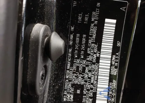 2019 Toyota Highlander Xle from USA, damaged, VIN 5TDJZRFH4KS629952